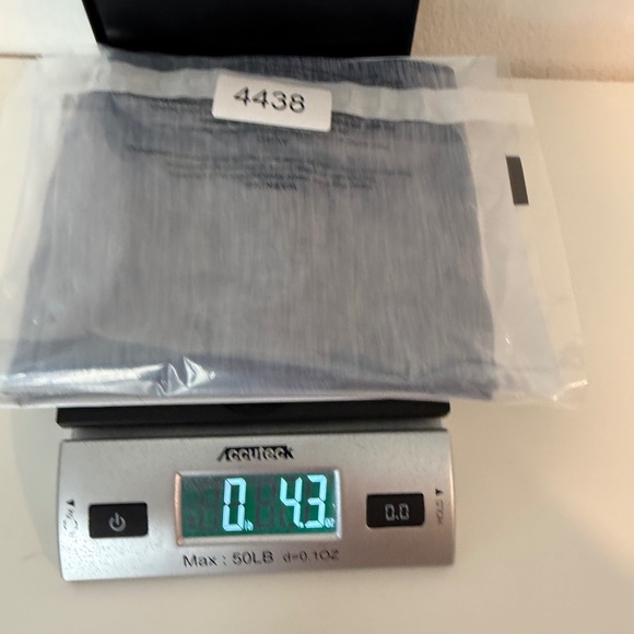 Under Armour Top Women Small Blue Short Sleeve Heatgear V Neck Logo Performance - Picture 9 of 9